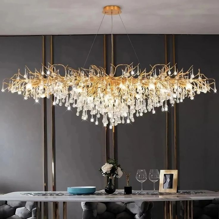 Pendant light for dining