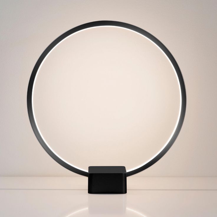 Simple desk lamp